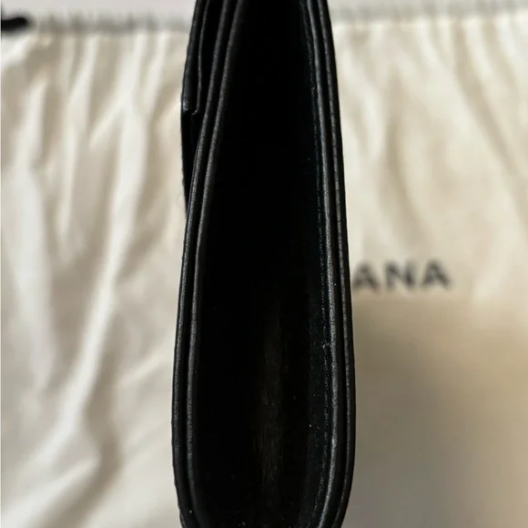 Cuyana Black Leather Clutch with Magnetic Closure Dustbag Included - Picture 7 of 14